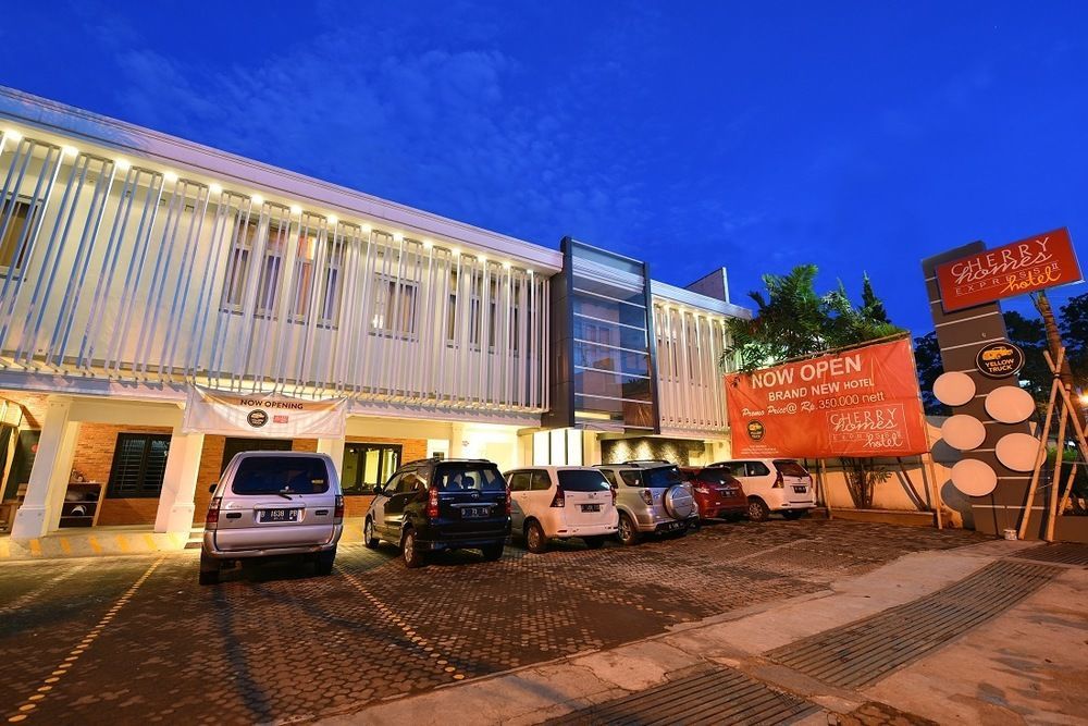 Cherry Homes Express Hotel Bandung Exterior photo